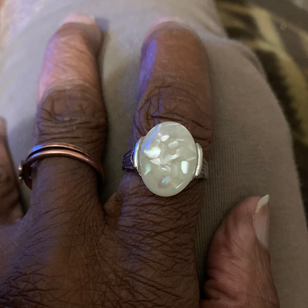 Elegant Silver Tone Gemstone/Moonstone Ring size 7